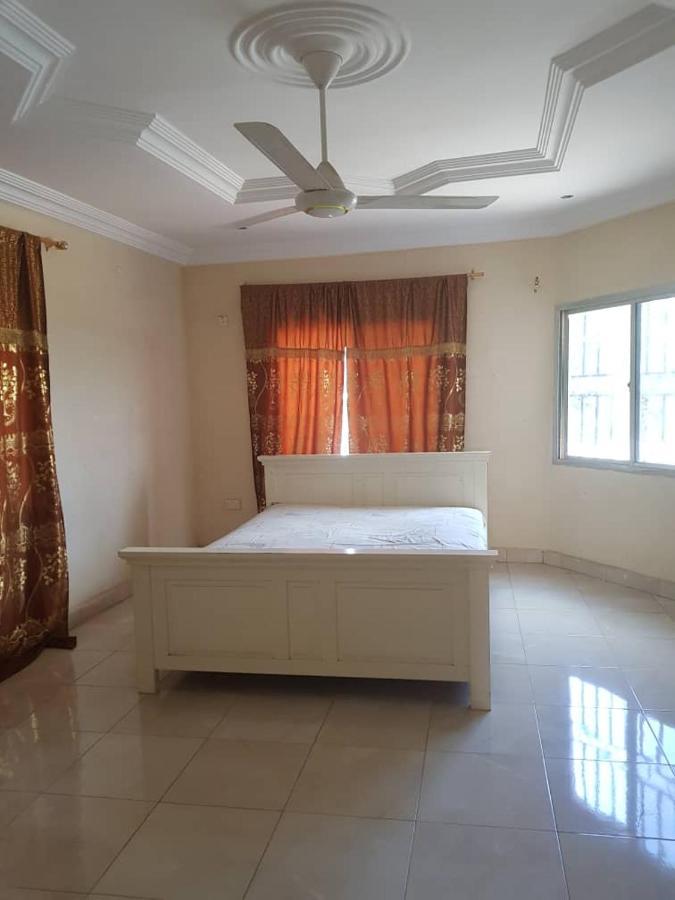 Touray Guest House Old Yundum Bagian luar foto
