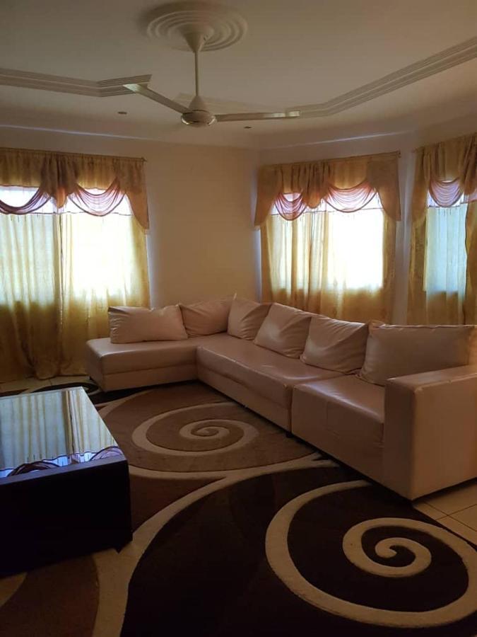 Touray Guest House Old Yundum Bagian luar foto