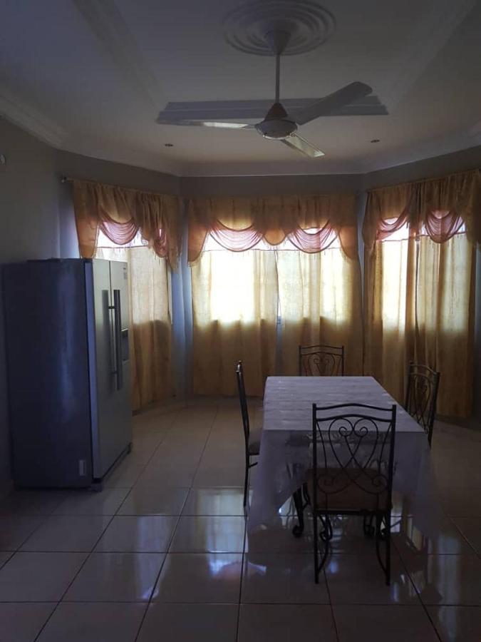 Touray Guest House Old Yundum Bagian luar foto